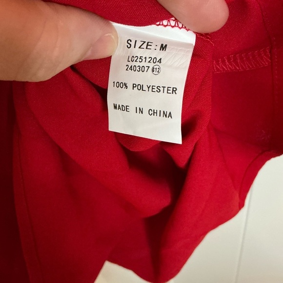 Elegant Red Women's Top Size M, NWOT - Picture 3 of 4